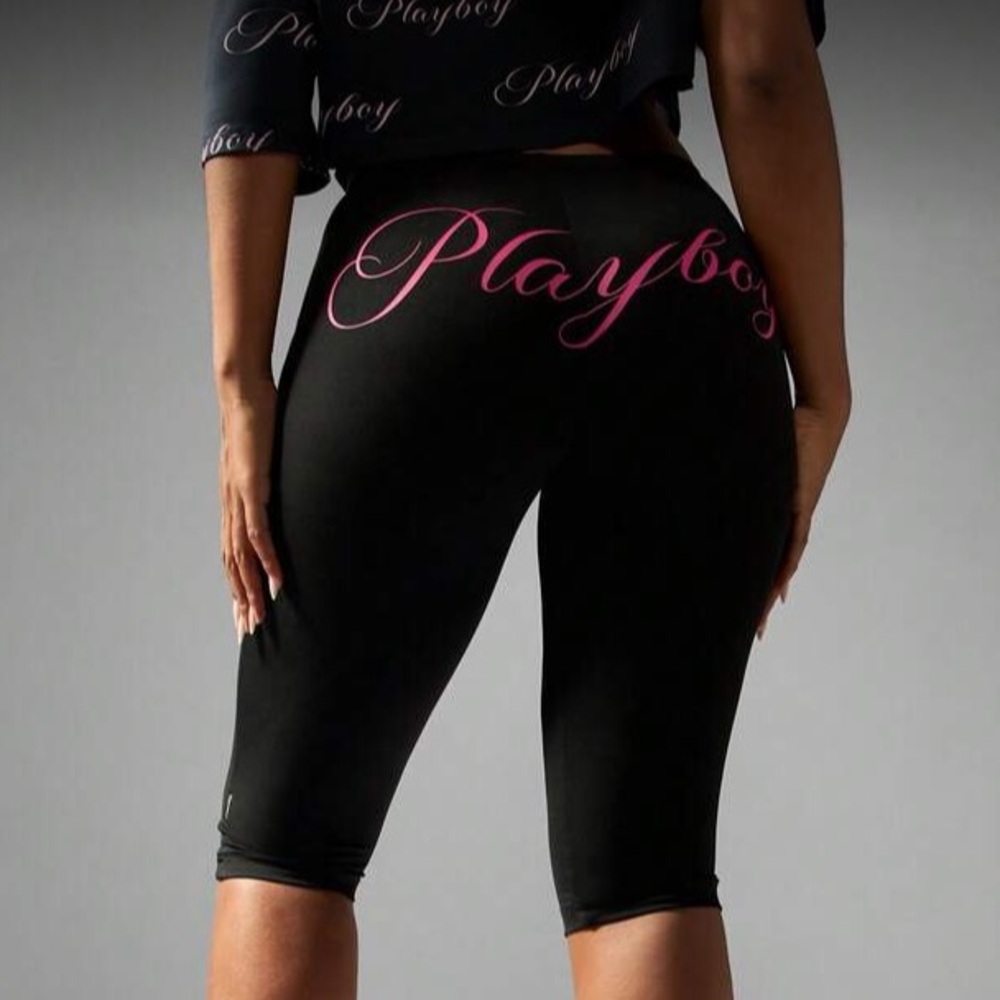 PLAYBOY/Misguided Black Capri Leggings with Pink Script